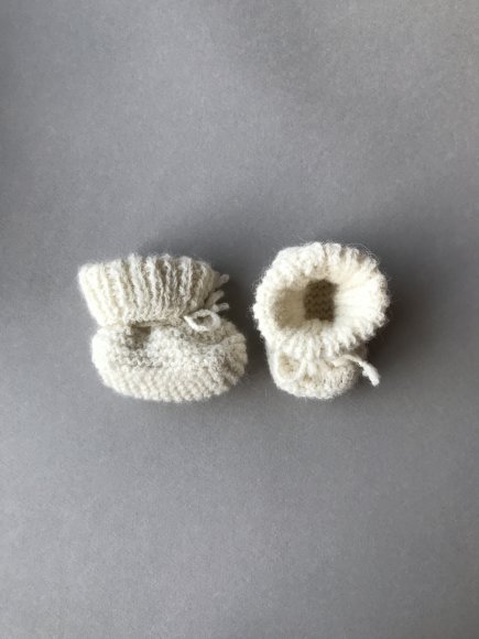 Image Chaussons bébé tricoté à la main en laine Mérinos et baby alpaga lait