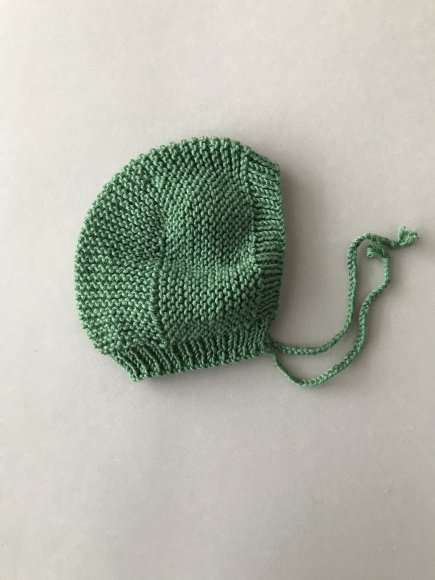 Image Béguin bébé tricoté à la main en laine Mérinos vert gazon